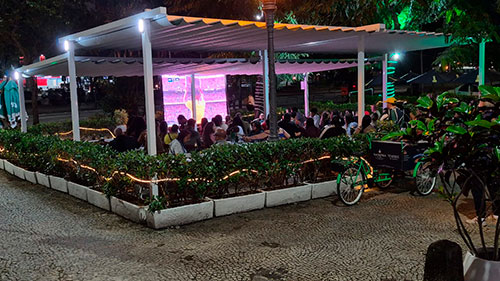 Telão na Taberna da Glória